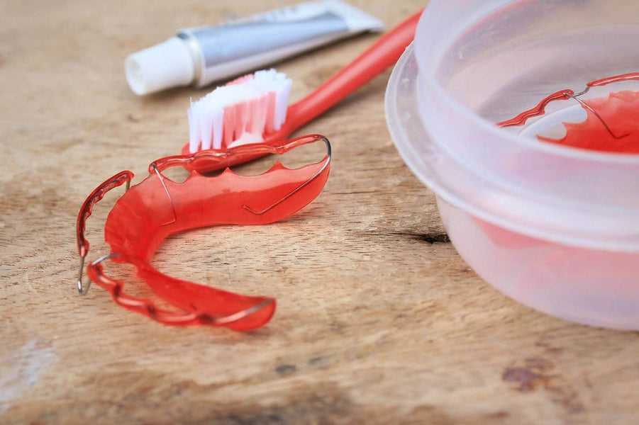 5 Easy Ways to Clean Your Retainer