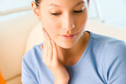 13 Signs That You Have TMJ